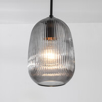 Pendellampa Melora med tre lampor - räfflat rökglas