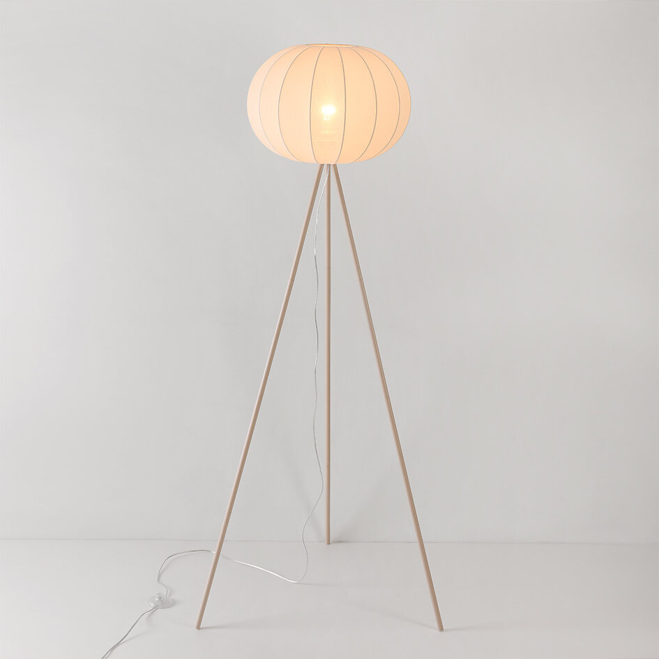 Golvlampa Twine i Japandistil
