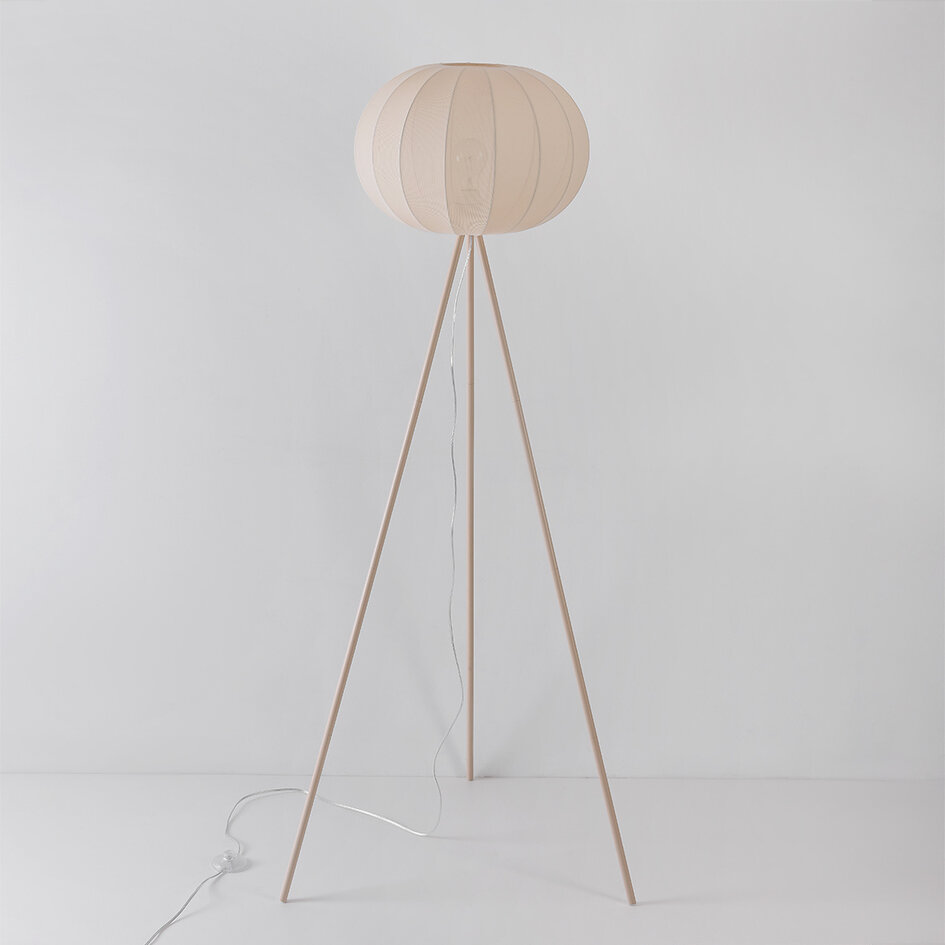 Golvlampa Twine i Japandistil