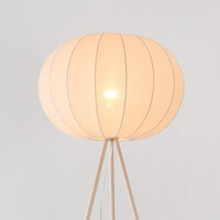 Golvlampa Twine i Japandistil