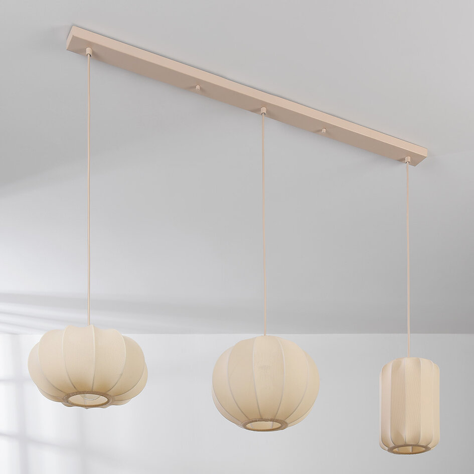 Pendellampa Serica med tre lampor - beige tyg