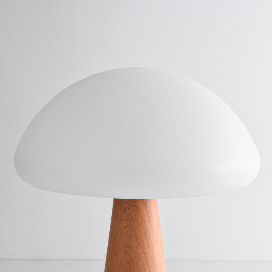 Uppladdningsbar bordslampa Mira med svampdesign, touchdimmer och integrerad LED