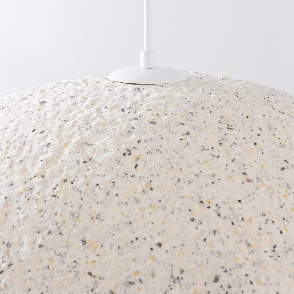Wabi sabi-pendellampa Urban Stone med terrazzobeige stenmönster - 50 x 34 cm