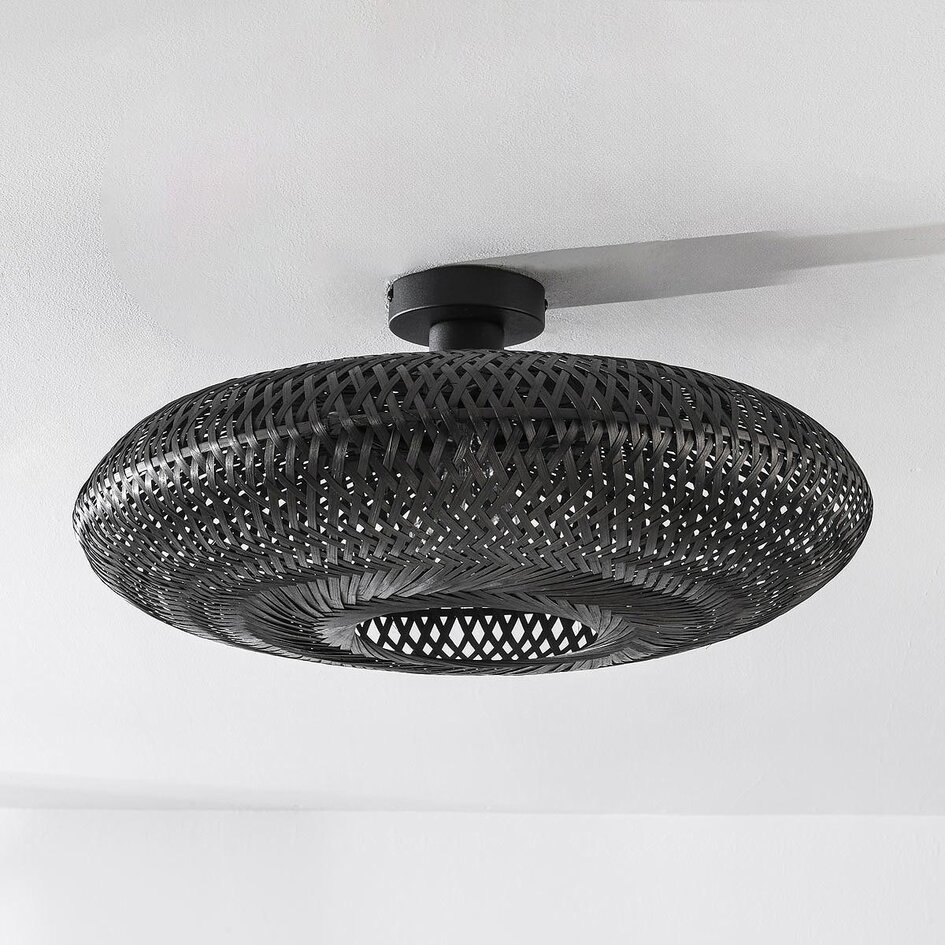 Boho-chic taklampa Yuan av handflätad bambu i svart