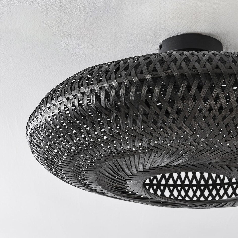 Boho-chic taklampa Yuan av handflätad bambu i svart