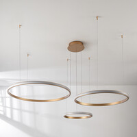 Designad pendellampa Seluna med tre 3-stegs dimbara ringar