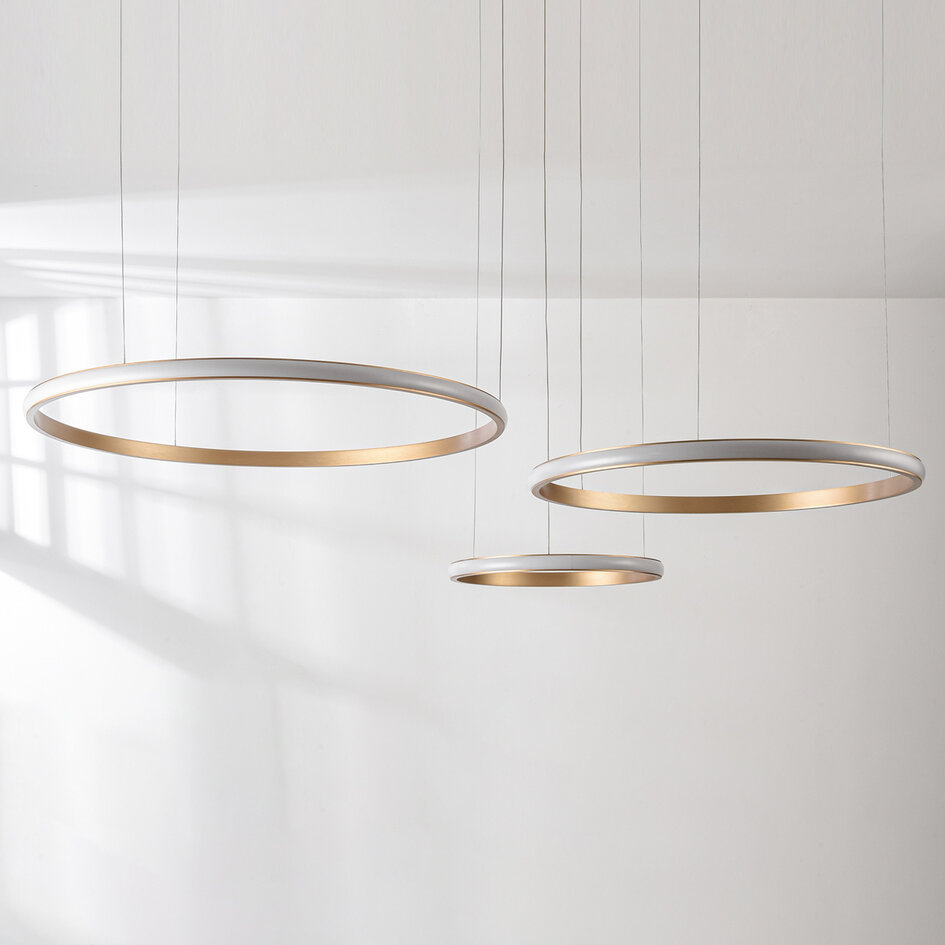 Designad pendellampa Seluna med tre 3-stegs dimbara ringar