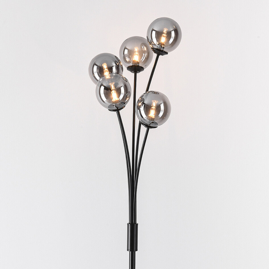Golvlampa Claire i svart med rökfärgat glas, 5-ljus