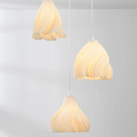 Pendellampa Inswa med tre lampor, 3D-printad - vågig design