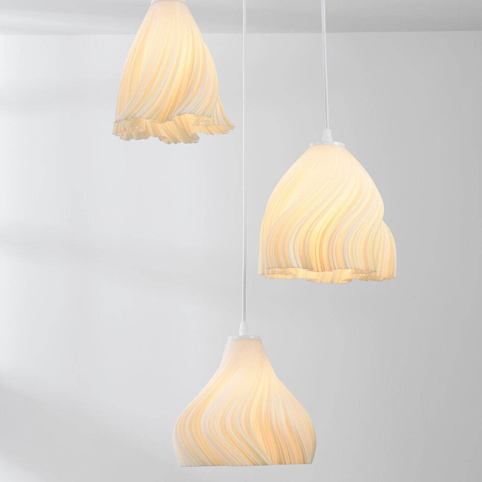 Pendellampa Inswa med tre lampor, 3D-printad - vågig design