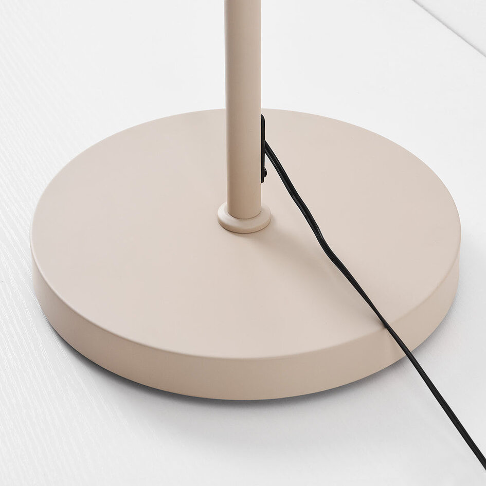Golvlampa Iki i beige med 2 vridbara spotlights och integrerad LED