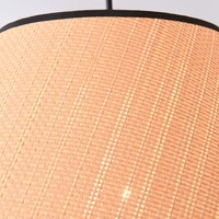 Japandi-pendellampa Corda med naturlig skärm i textil och flätat tyg