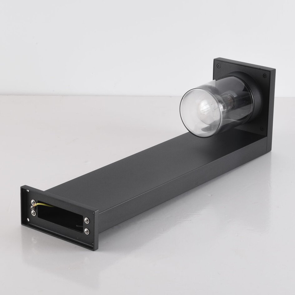 Stående utomhuslampa Alrigo med glaskupa - svart
