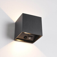 Uppladdningsbar utomhusvägglampa Arden med rörelsesensor - svart med integrerad LED