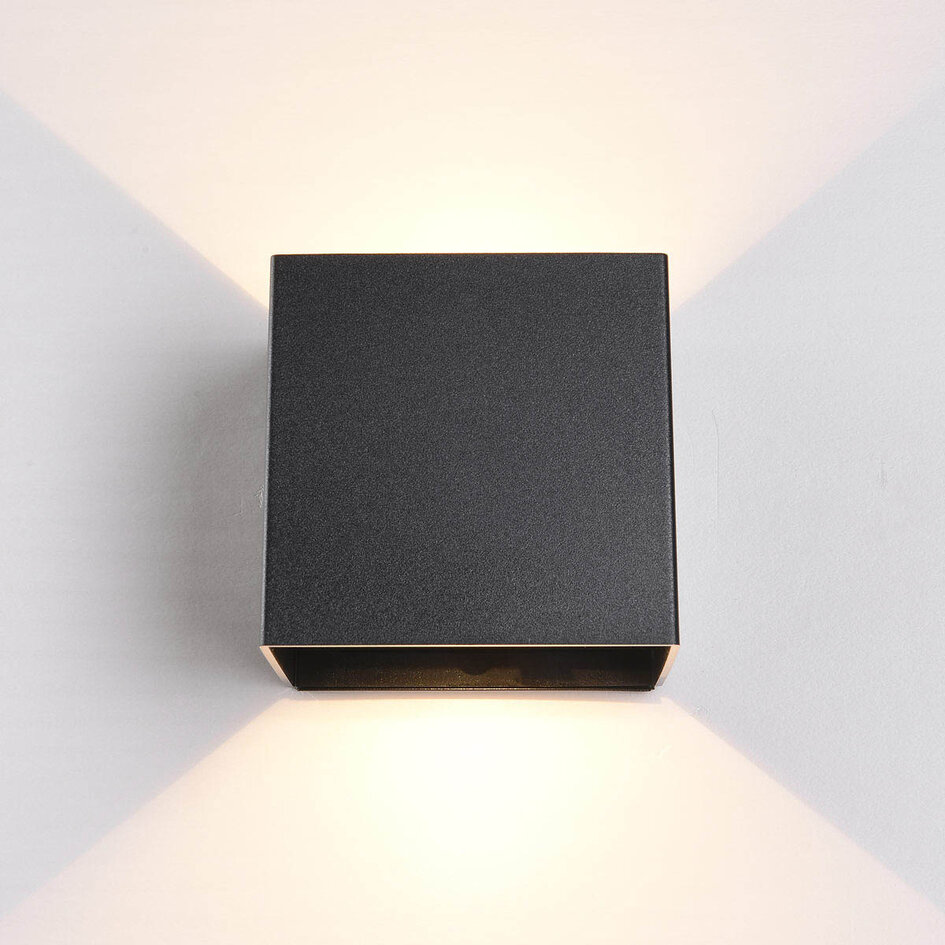Uppladdningsbar utomhusvägglampa Arden med rörelsesensor - svart med integrerad LED