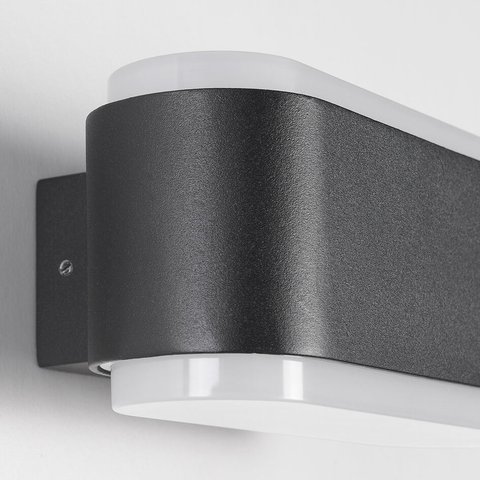 Designad upp-ner badrumsvägglampa Cale i svart