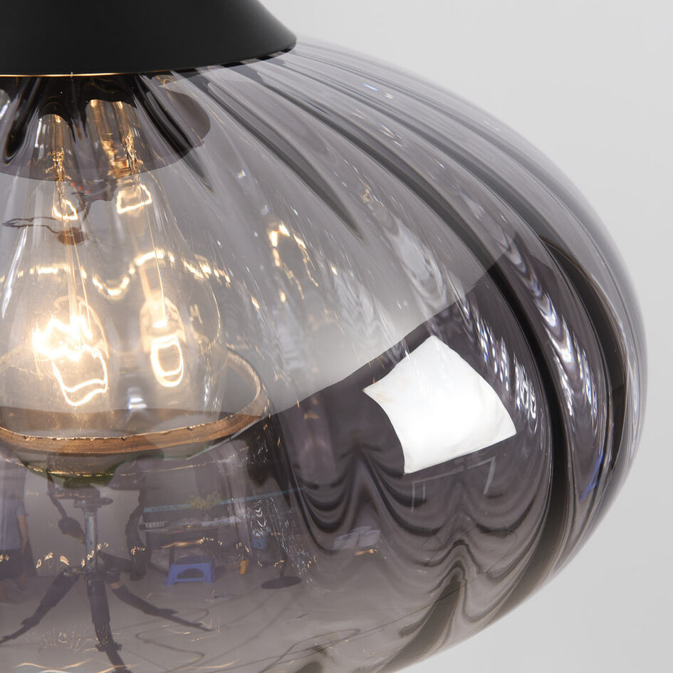 Taklampa Nur - svart och randigt rökglas