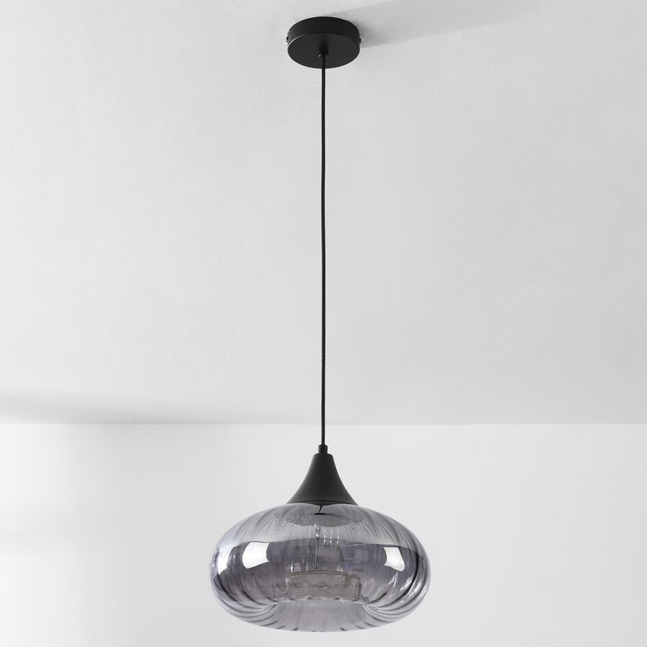 Pendellampa Ori - svart och randigt rökglas