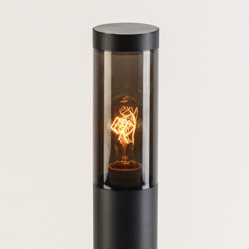 Stående utomhuslampa Livia med glaskupa - svart