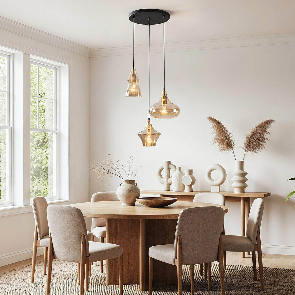 Designad pendellampa Calypso med tre lampor och skärmar i amberfärgat glas