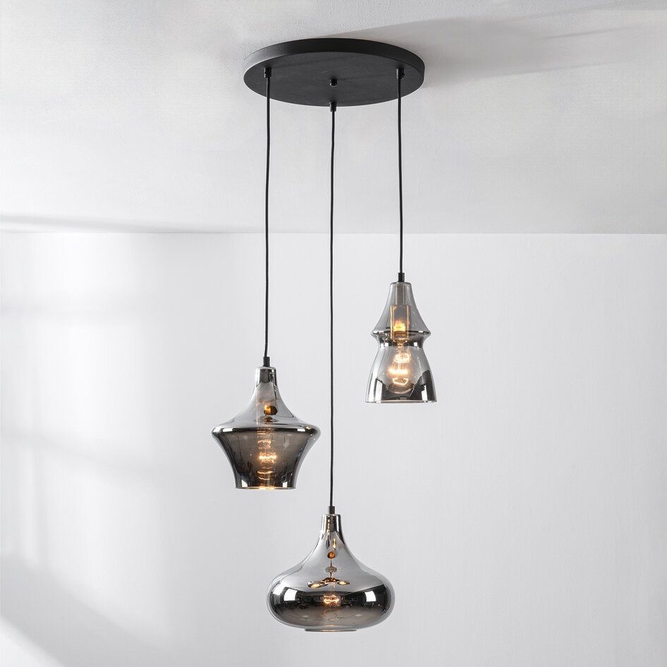 Modern pendellampa Calypso med tre lampor i svart med rökfärgat glas