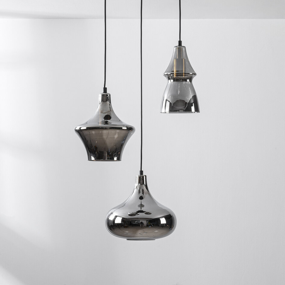 Modern pendellampa Calypso med tre lampor i svart med rökfärgat glas