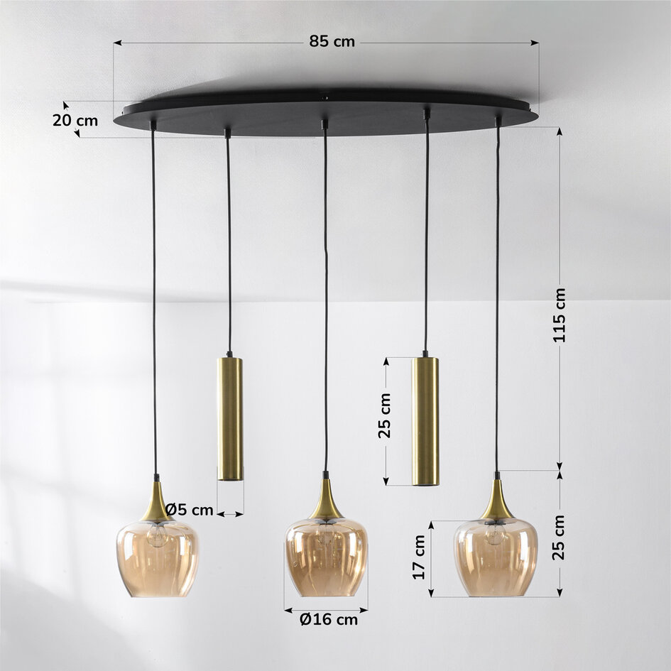 Modern pendellampa Eloi med två guldfärgade GU10-spotlights och tre skärmar i amberfärgat glas, fem lampor