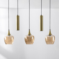 Modern pendellampa Eloi med två guldfärgade GU10-spotlights och tre skärmar i amberfärgat glas, fem lampor
