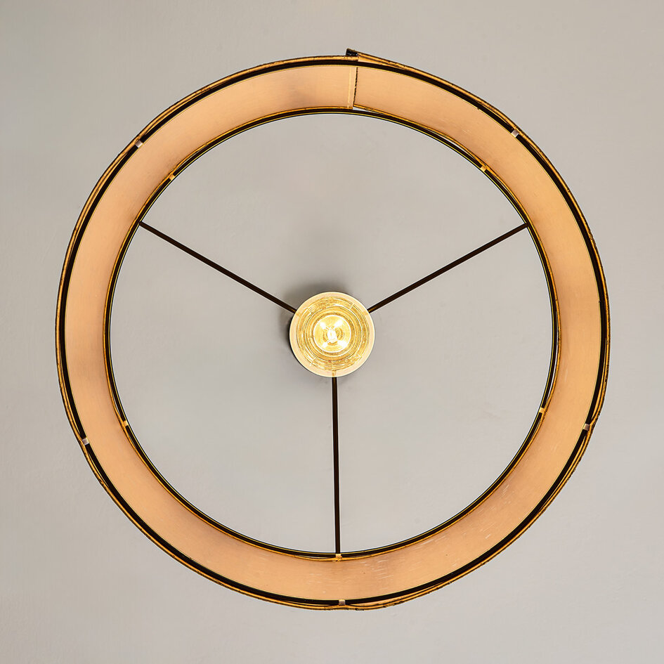 Designad pendellampa Koru i korkläder