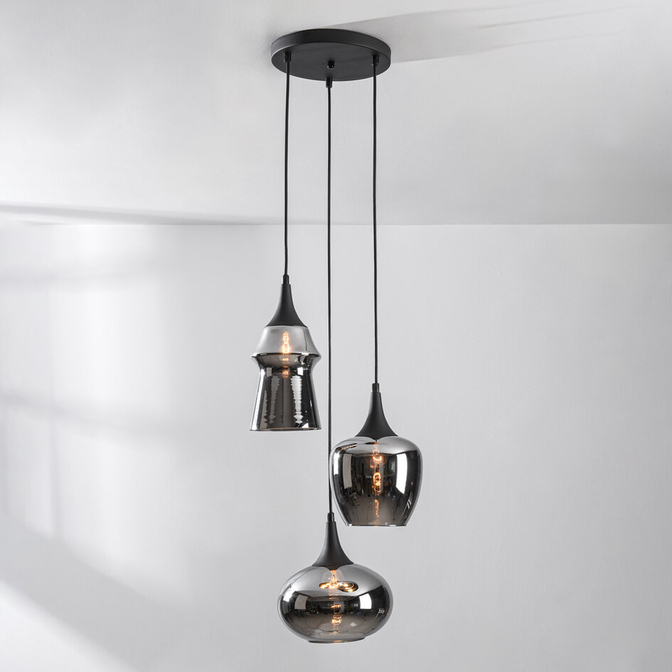Pendellampa Zian med tre lampor - svart med rökglas och spegeleffekt