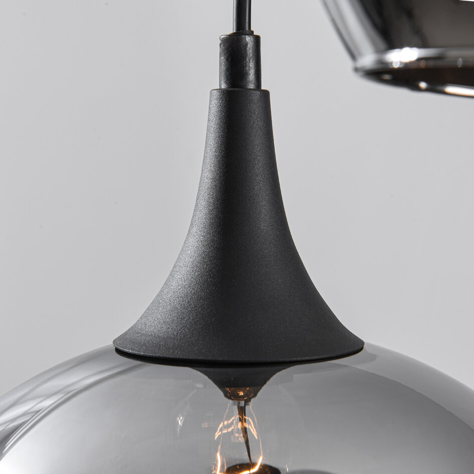 Pendellampa Zian med tre lampor - svart med rökglas och spegeleffekt