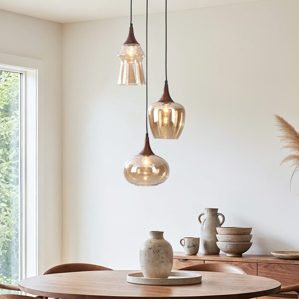 Design taklampa Zian – 3-ljus svart med trälook och bärnstensfärgat glas i olika former