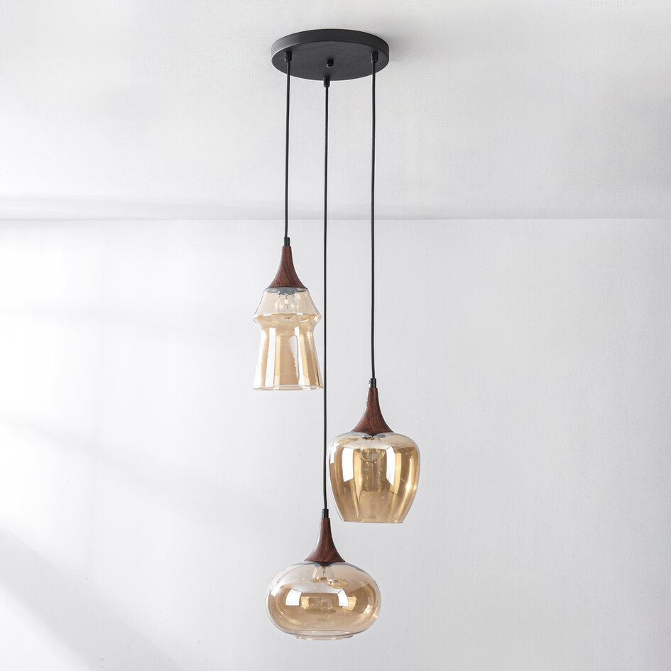 Design taklampa Zian – 3-ljus svart med trälook och bärnstensfärgat glas i olika former