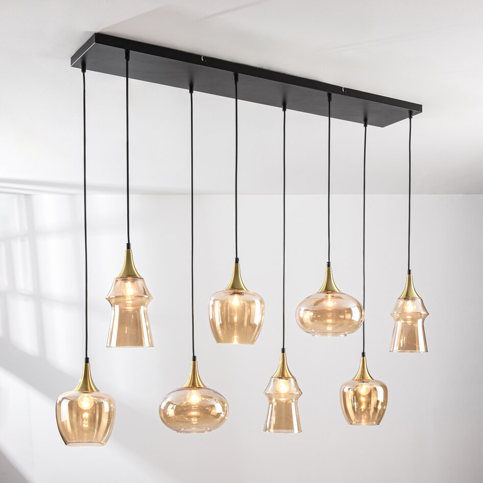 Pendellampa Cael med åtta lampor - guld med amberfärgat glas