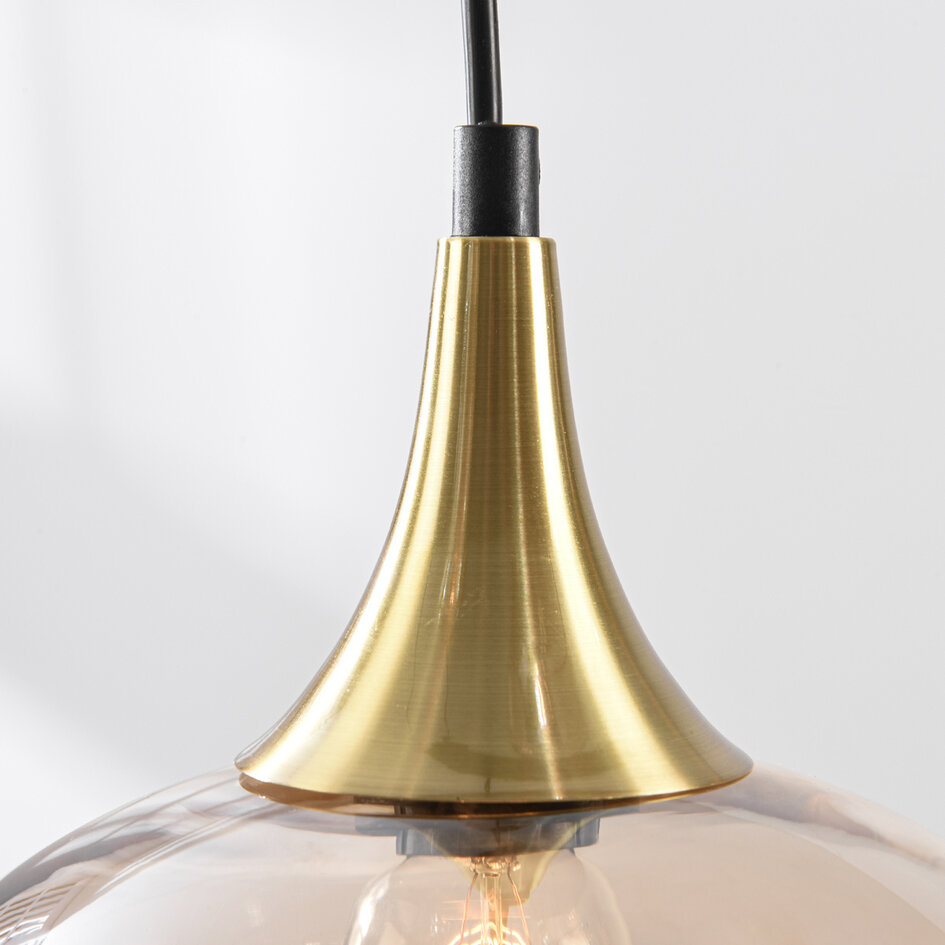 Pendellampa Cael med åtta lampor - guld med amberfärgat glas