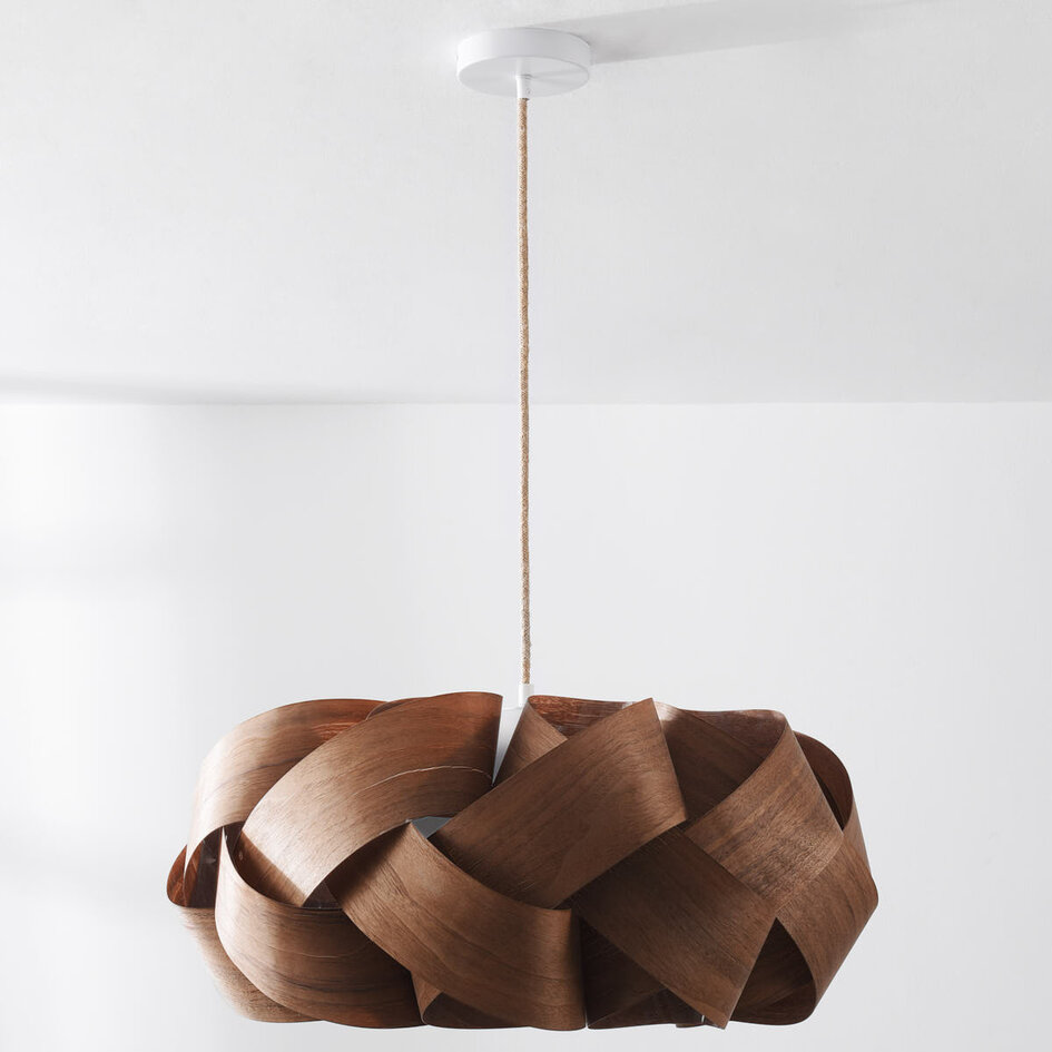 Pendellampa Weave i valnötsfanér - Ø60 cm