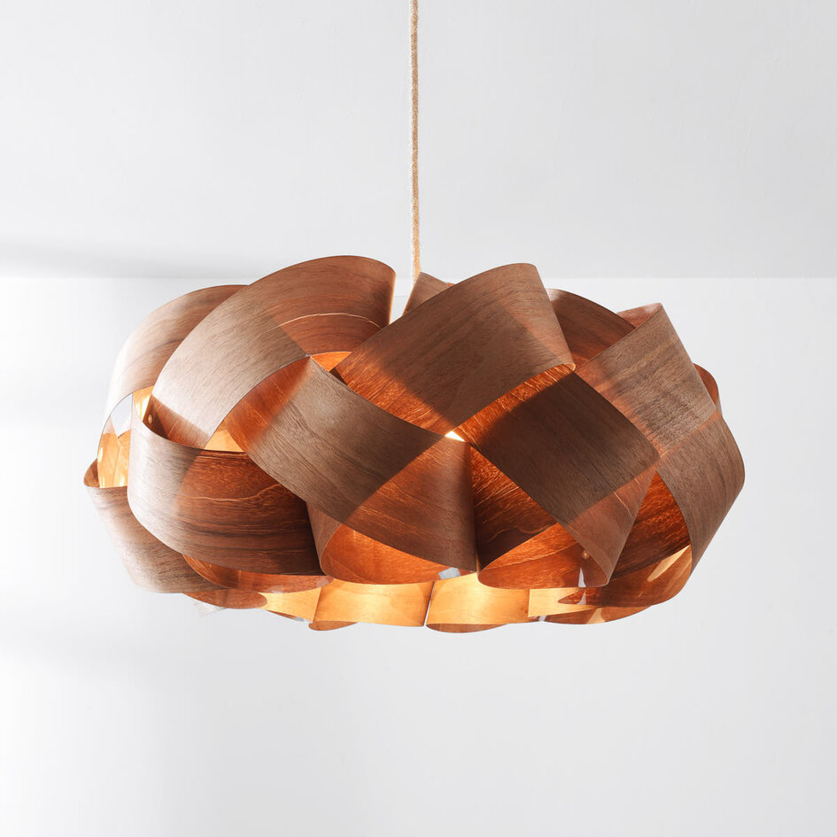 Pendellampa Weave i valnötsfanér - Ø60 cm