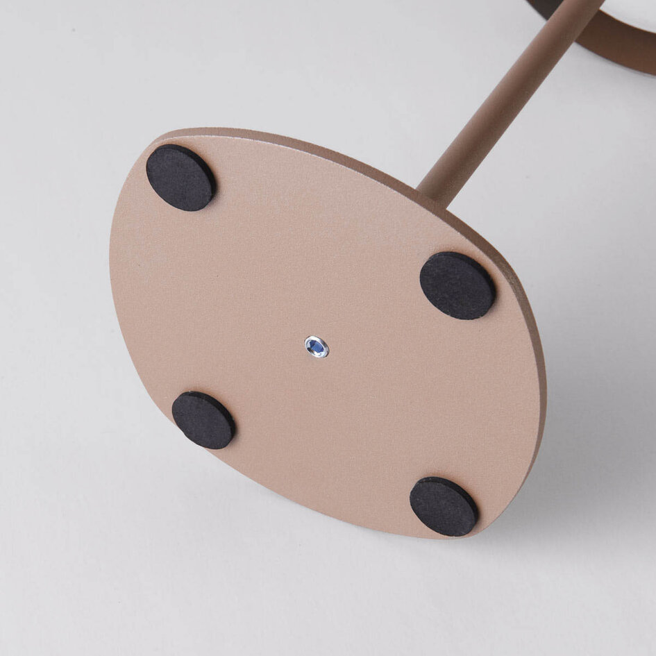 Uppladdningsbar bordslampa Auris i taupe med integrerad dimbar LED