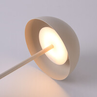 Uppladdningsbar bordslampa Vanta med svampdesign - beige med integrerad dimbar LED