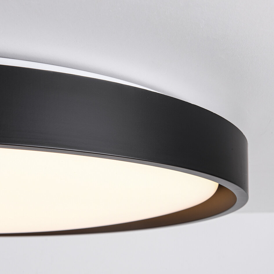 Taklampa Ricardo i svart med integrerad LED, 3-stegs dimbar
