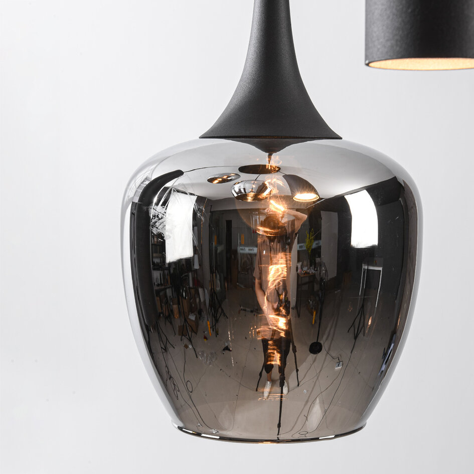 Industriell pendellampa Téo med två GU10-spotlights och tre skärmar i rökglas