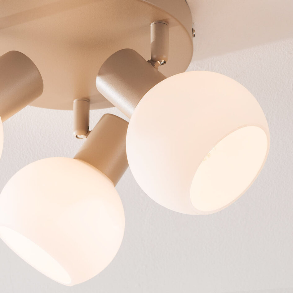 Vridbar taklampa Peri med tre lampor och mjölkvitt glas - beige
