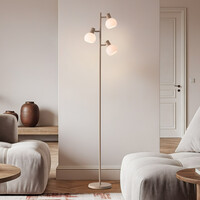 Golvlampa Pieta med 3 vridbara spotlights i mjölkvitt glas
