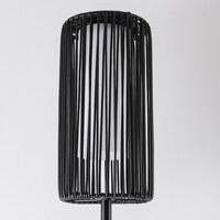 Solcellsdriven stående lampa Chara med flätad design - svart med integrerad LED