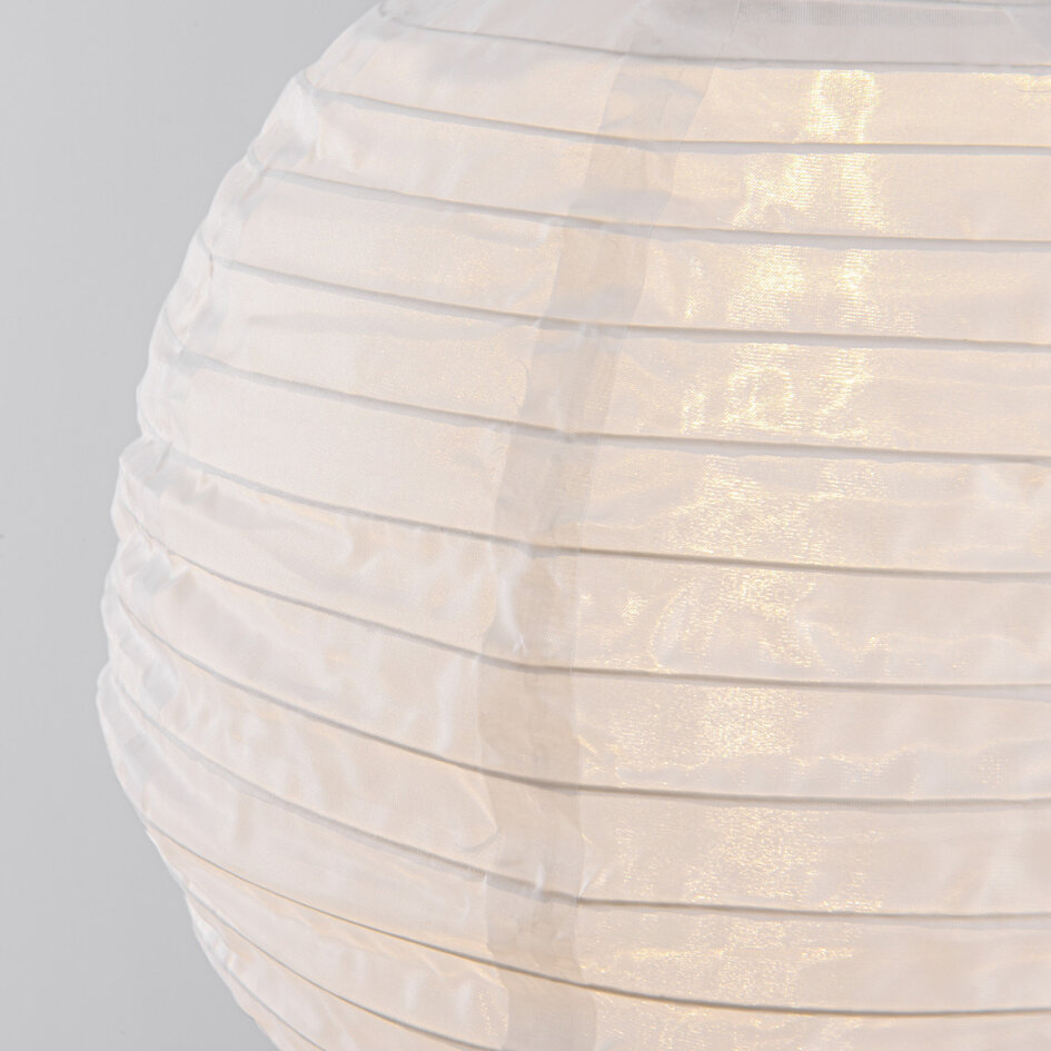 Solcellslykta Kalor – solcellsdriven hängande lampa av vitt nylon Ø30 cm