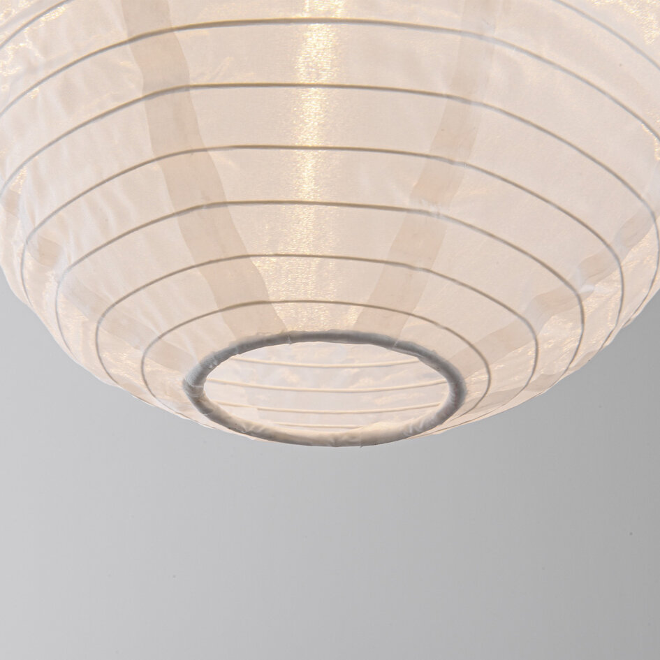 Solcellslykta Kalor – solcellsdriven hängande lampa av vitt nylon Ø30 cm