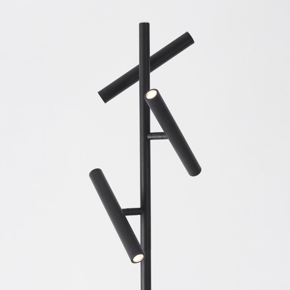 Golvlampa Zhan i svart med tre vridbara spotlights och touchdimmer