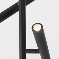 Golvlampa Zhan i svart med tre vridbara spotlights och touchdimmer