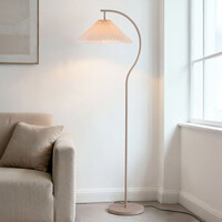 Båglampa Tatsu med veckad tygskärm - beige