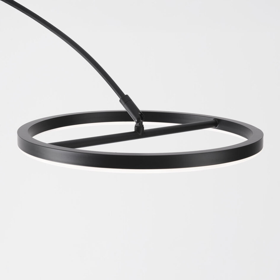 Båglampa Talto i mattsvart med integrerad LED och touchdimmer